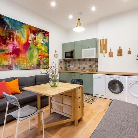 Industrial Style Appartment With Ac Steps To Gozsdu Budapest Exteriör bild