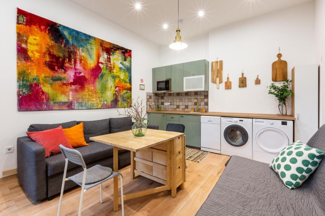 Industrial Style Appartment With Ac Steps To Gozsdu Budapest Exteriör bild