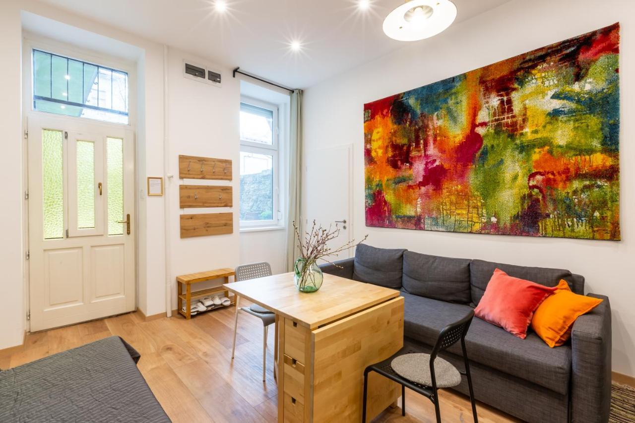 Industrial Style Appartment With Ac Steps To Gozsdu Budapest Exteriör bild