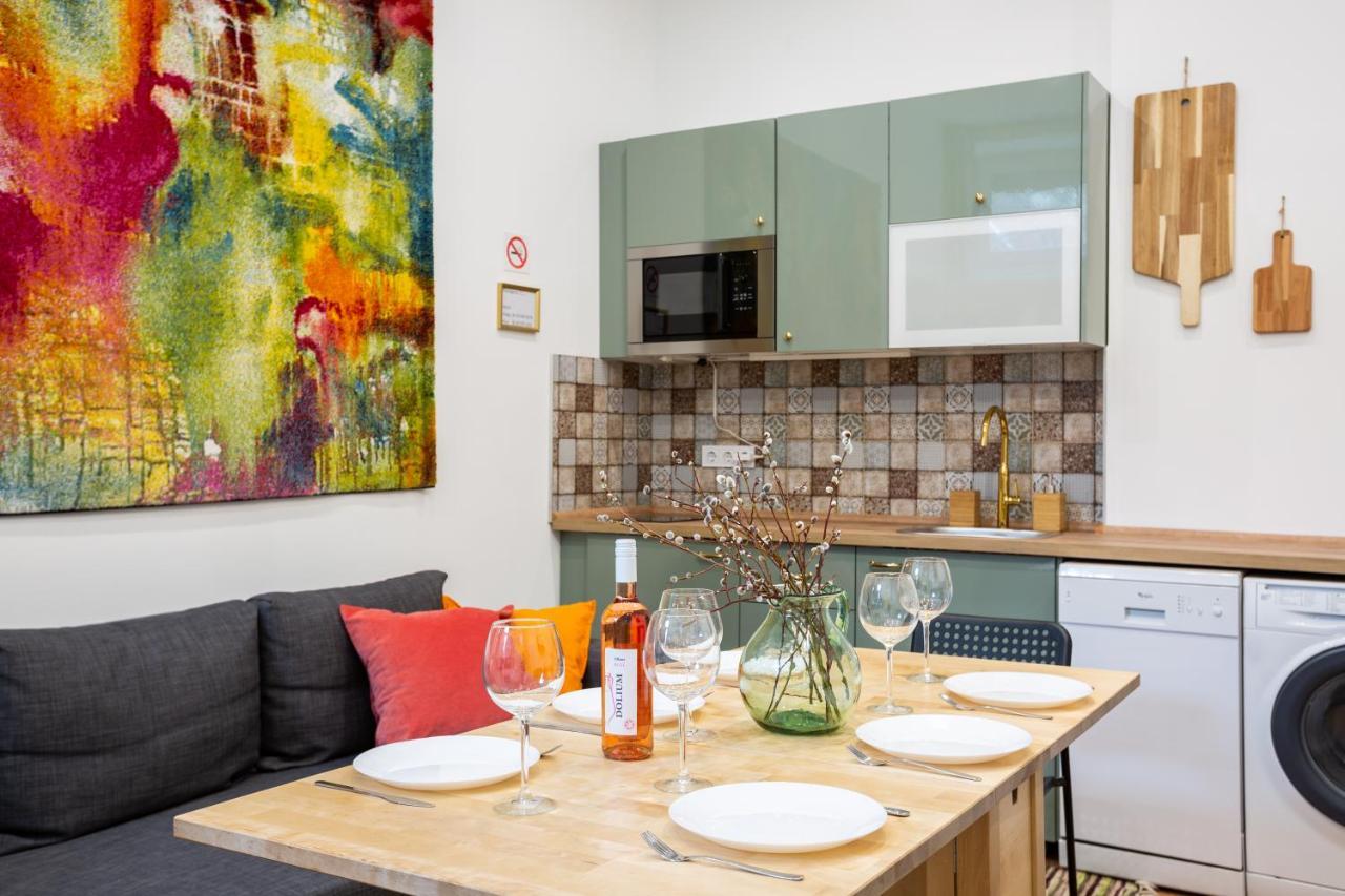 Industrial Style Appartment With Ac Steps To Gozsdu Budapest Exteriör bild