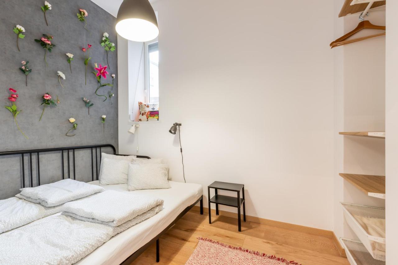 Industrial Style Appartment With Ac Steps To Gozsdu Budapest Exteriör bild