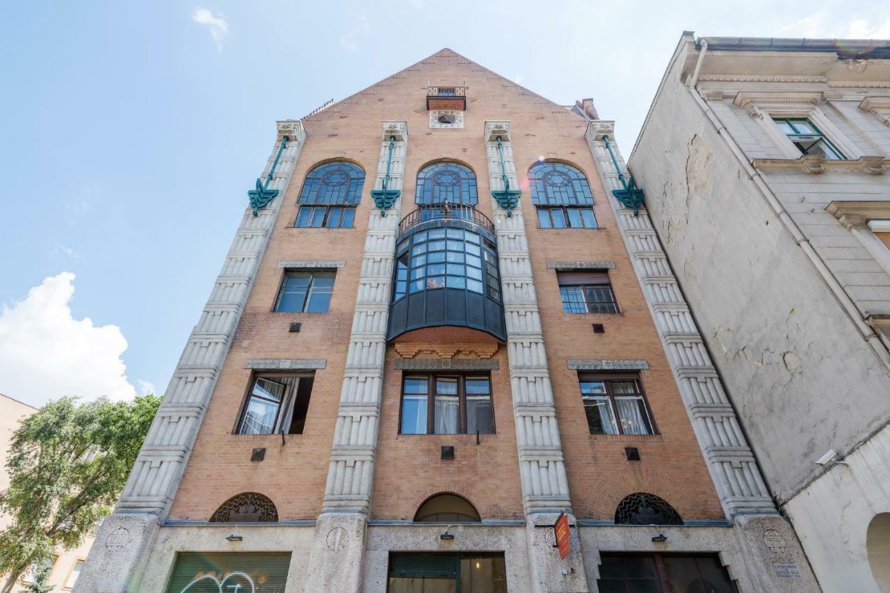 Industrial Style Appartment With Ac Steps To Gozsdu Budapest Exteriör bild
